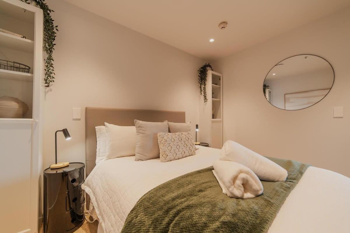 Penthouse Perfection - 2br Elegance On Worcester St
