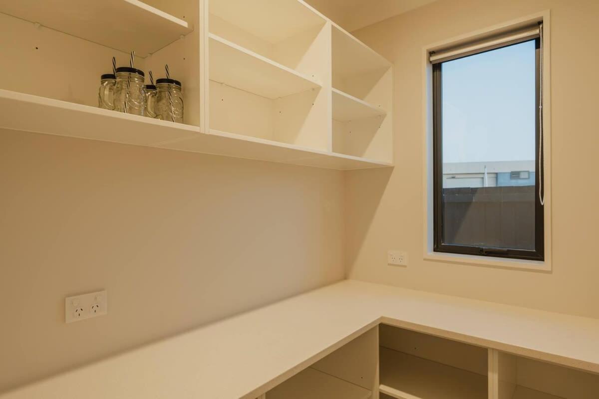 Elegant 3br On Mustang Avenue *