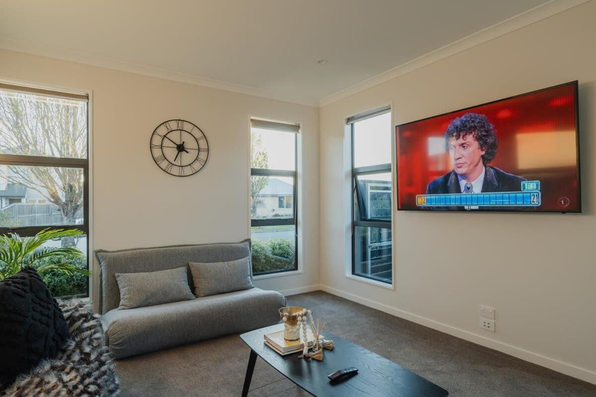 Elegant 3br On Mustang Avenue *