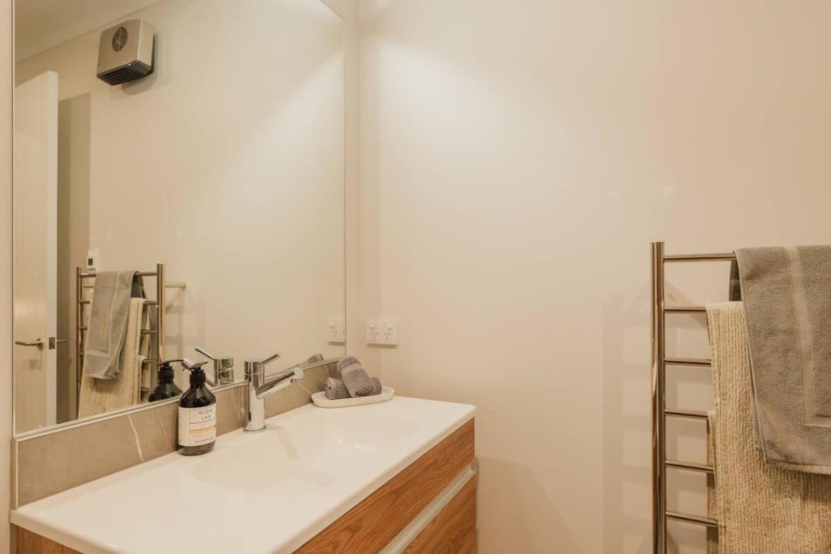 Elegant 3br On Mustang Avenue Holiday home *