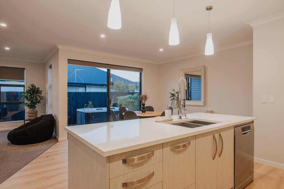 Elegant 3br On Mustang Avenue Christchurch
