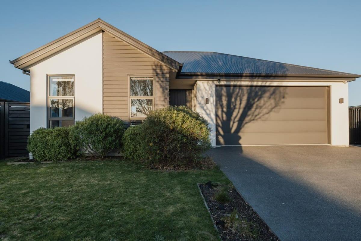 Elegant 3br On Mustang Avenue Holiday home *