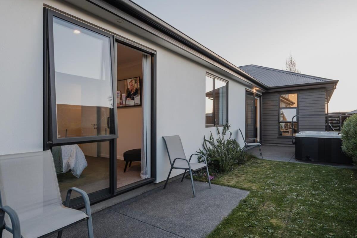 Elegant 3br On Mustang Avenue Holiday home Christchurch