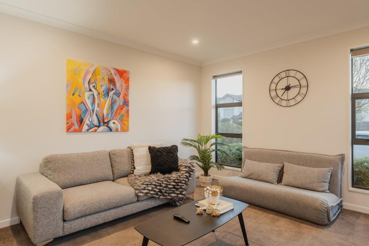 Elegant 3br On Mustang Avenue