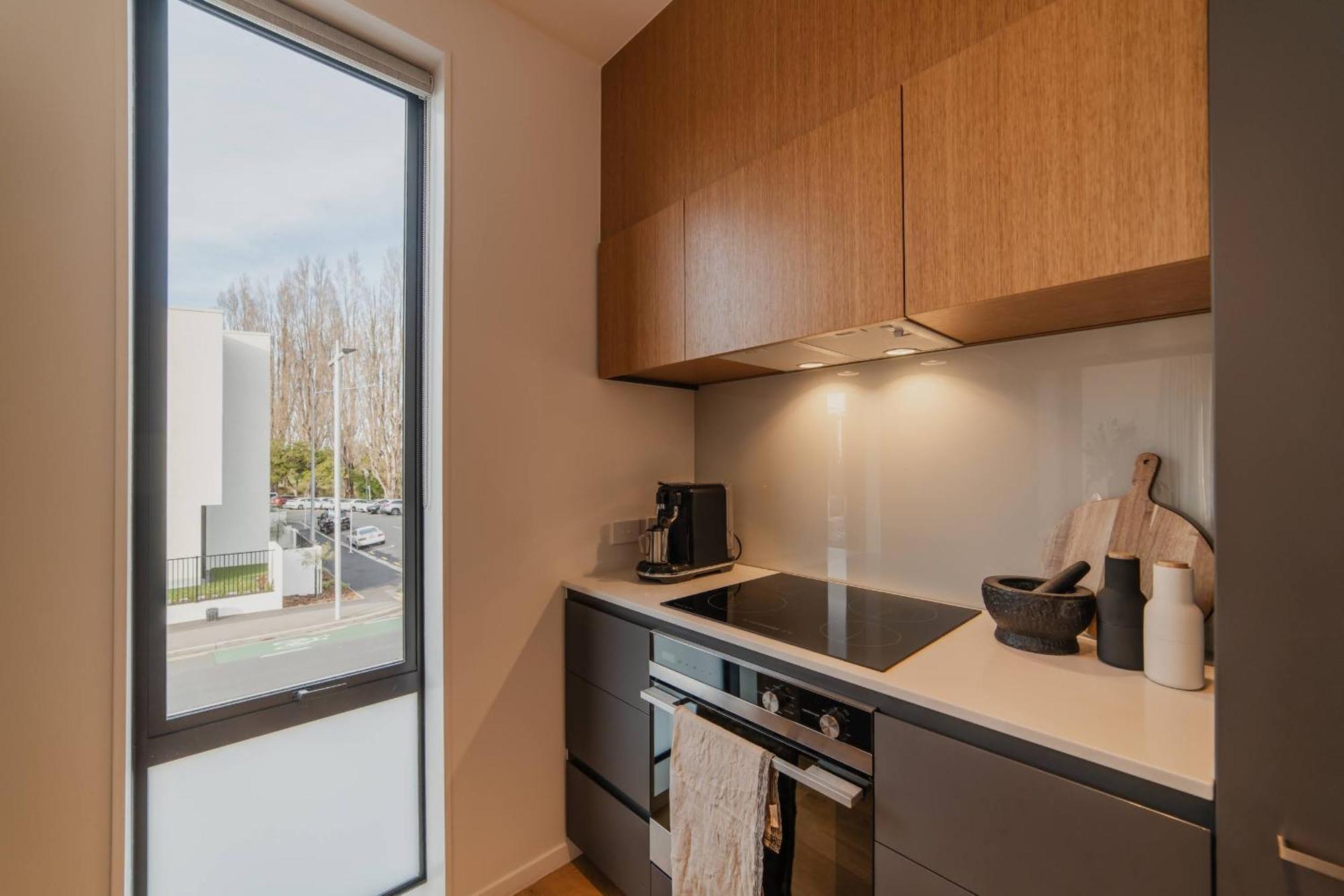 Chic And Contemporary Living At Cambridge Terrace Holiday home Christchurch