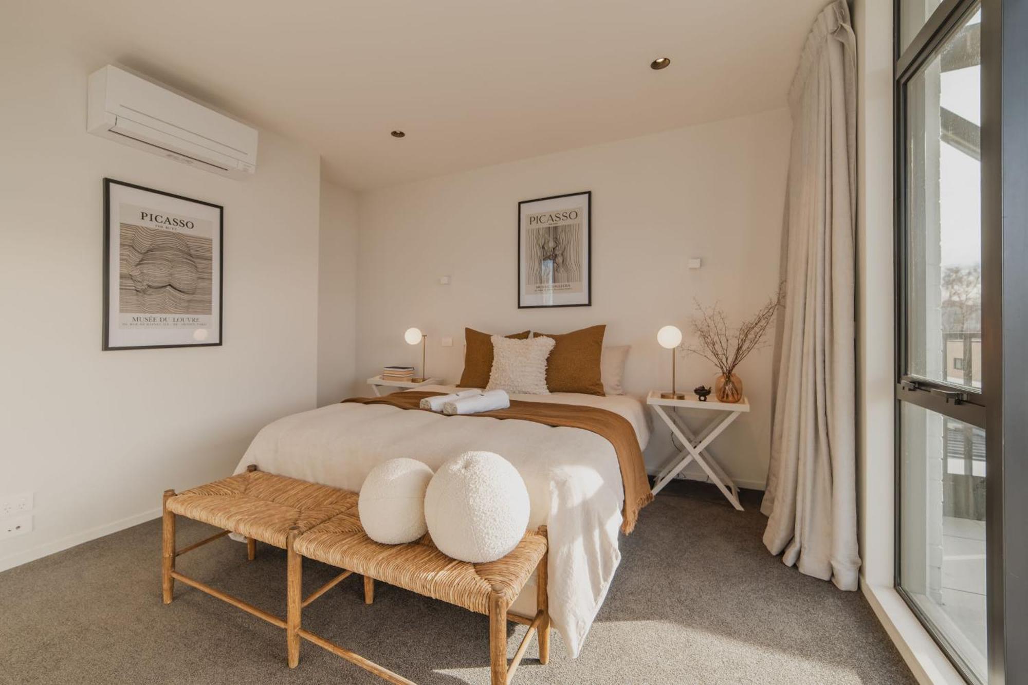 Chic And Contemporary Living At Cambridge Terrace Holiday home *