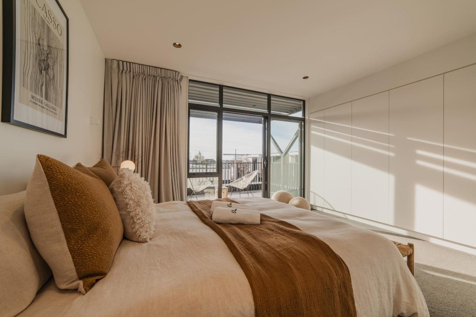 Chic And Contemporary Living At Cambridge Terrace * Christchurch