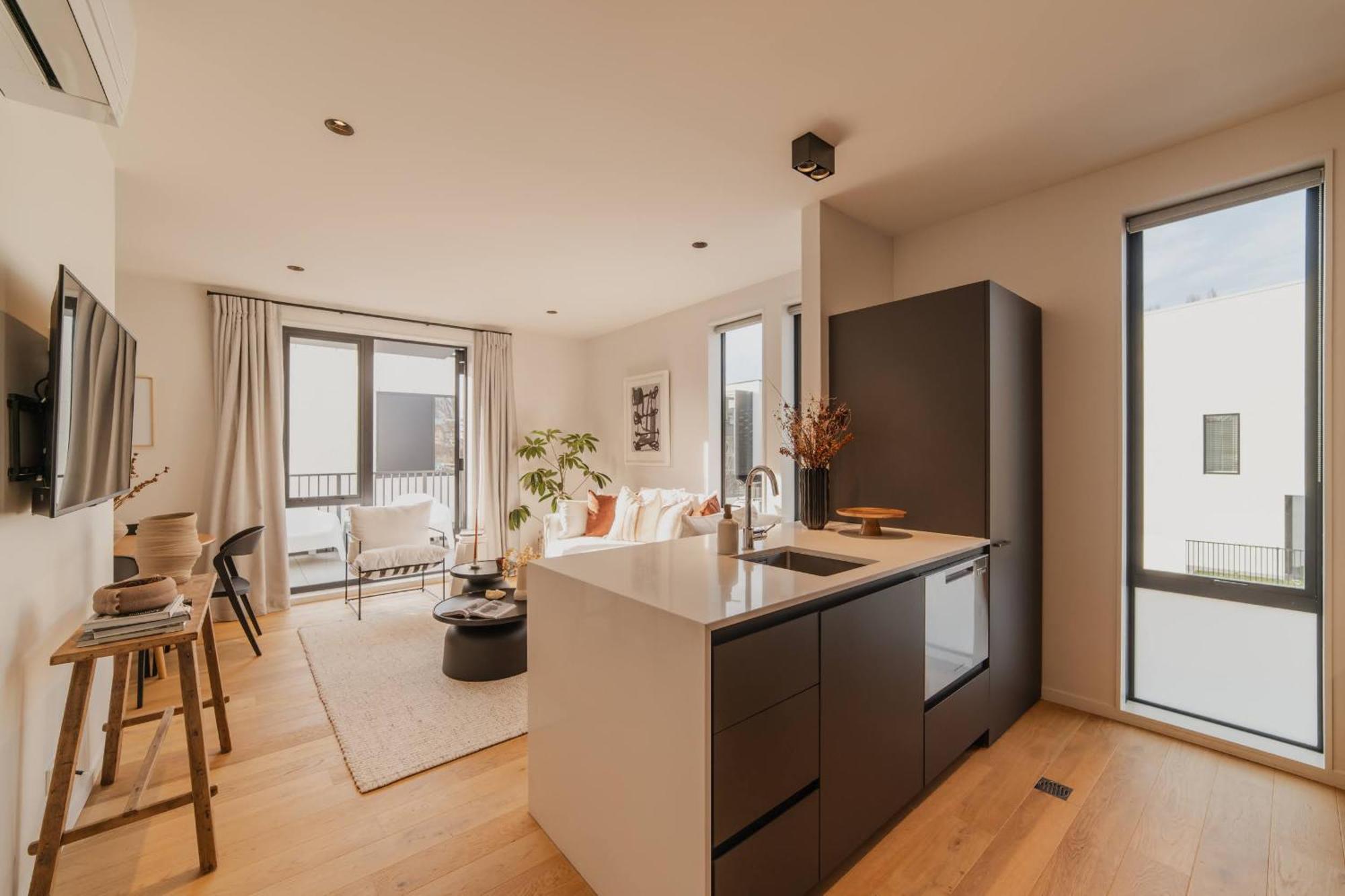 Chic And Contemporary Living At Cambridge Terrace Holiday home *