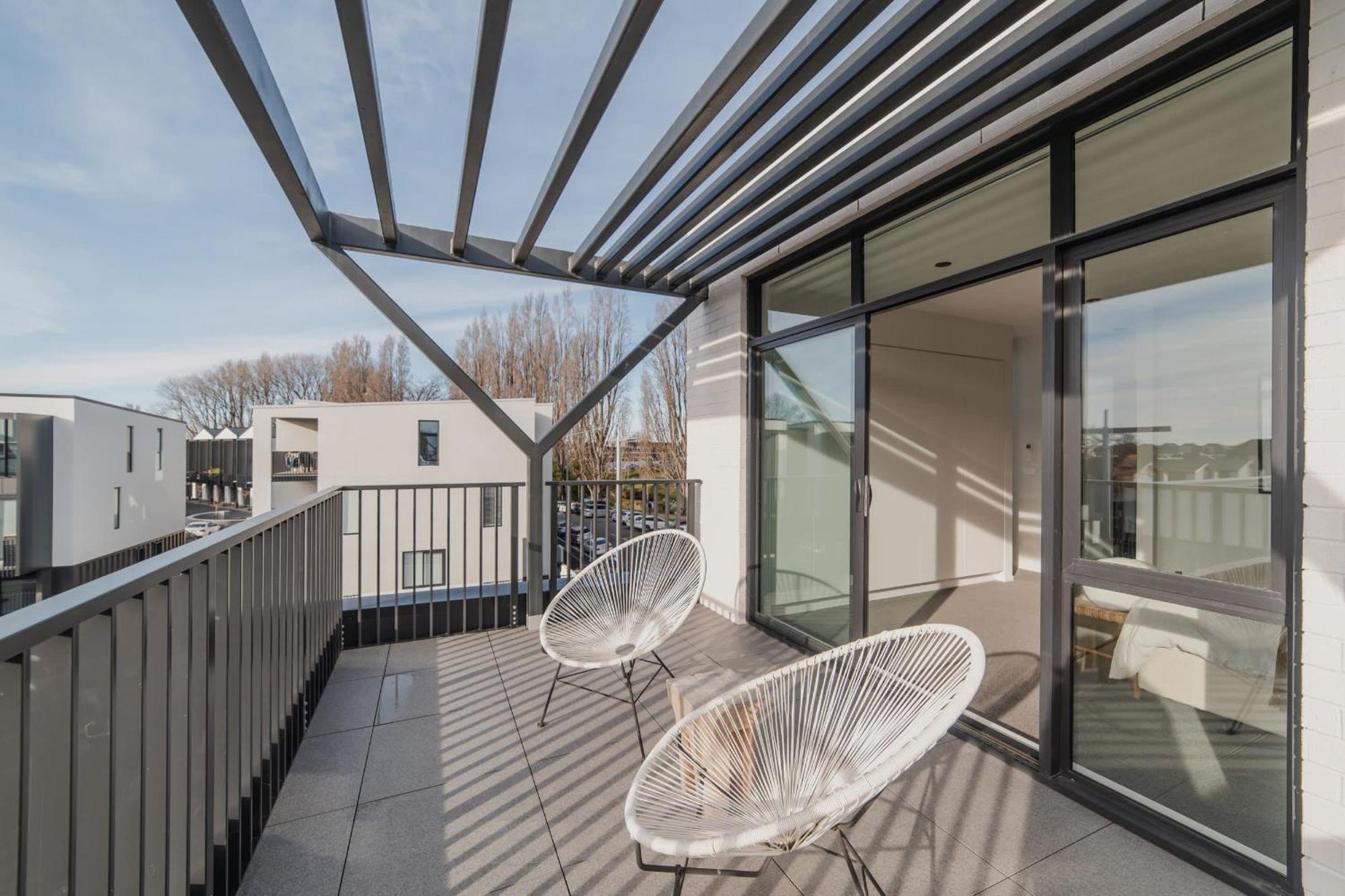 Chic And Contemporary Living At Cambridge Terrace Holiday home Christchurch