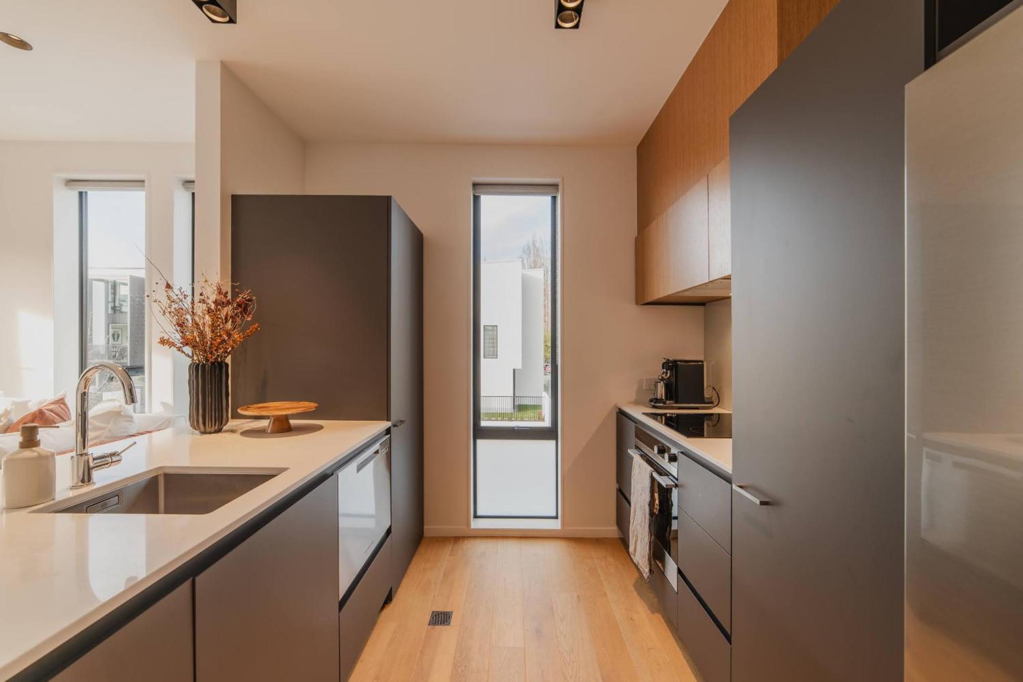 Chic And Contemporary Living At Cambridge Terrace *