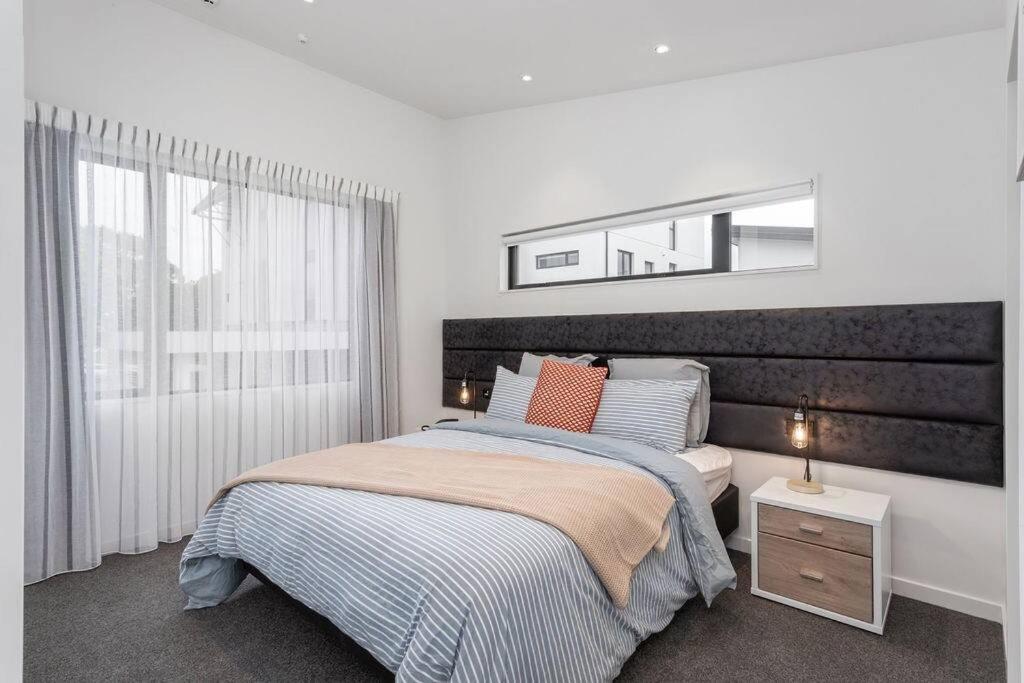 Luxury Sunny Warm Cbd At Doorstep