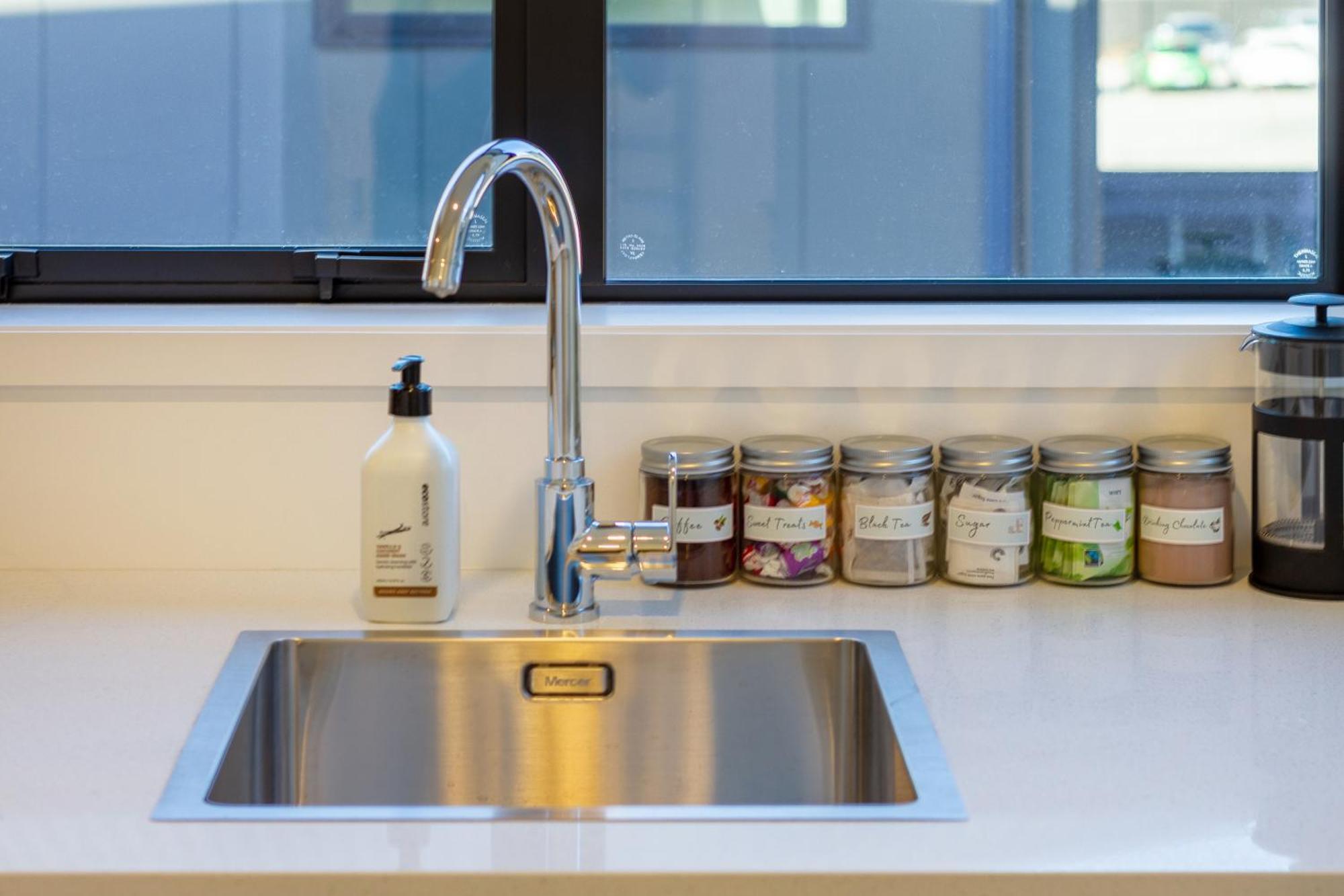 Luxury With Balcony - Close To Supermarket