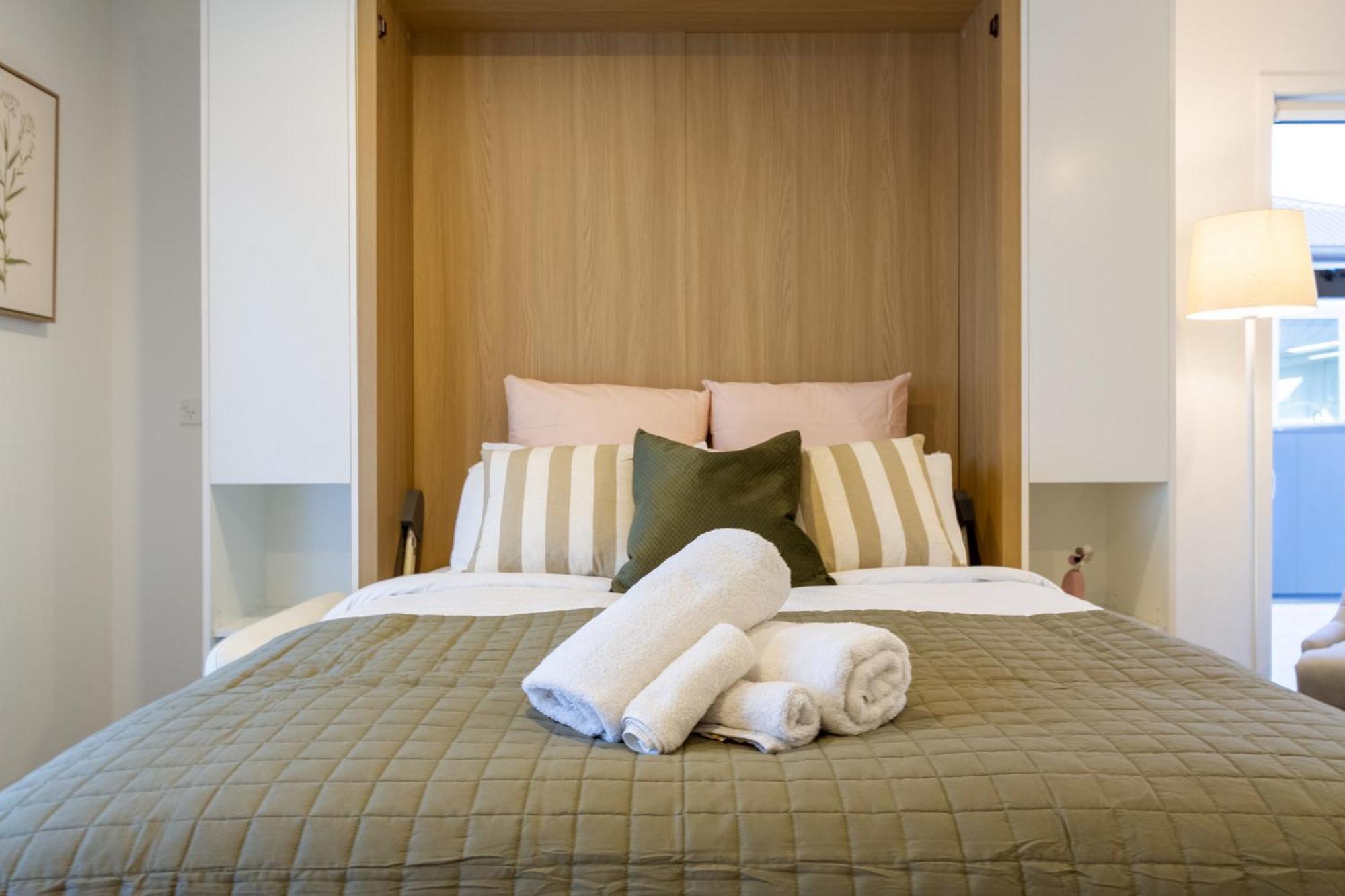 Luxury With Balcony - Close To Supermarket *