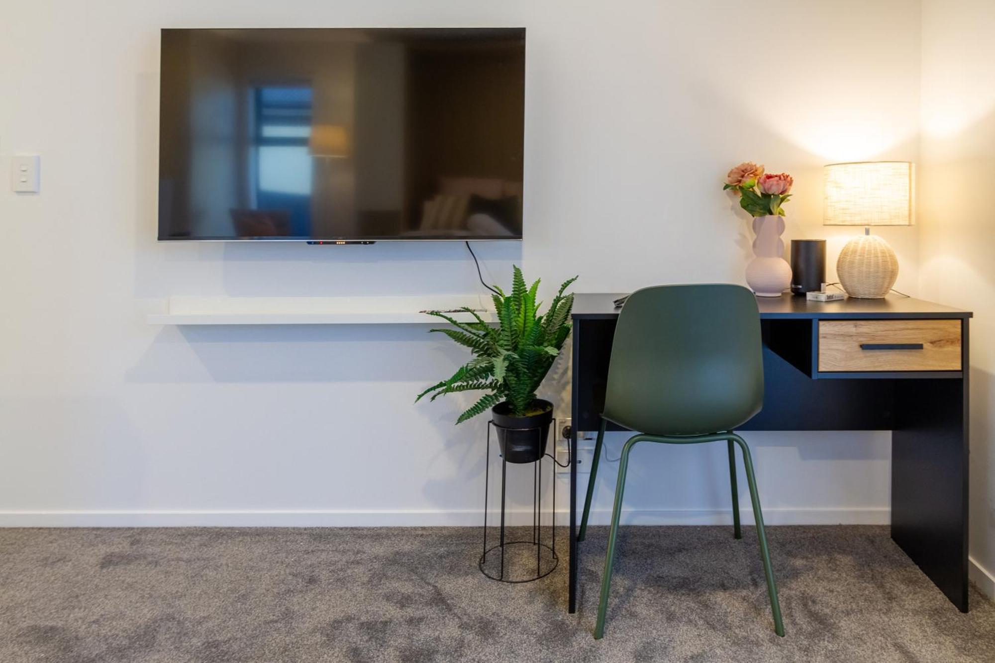 Luxury With Balcony - Close To Supermarket Apartment *
