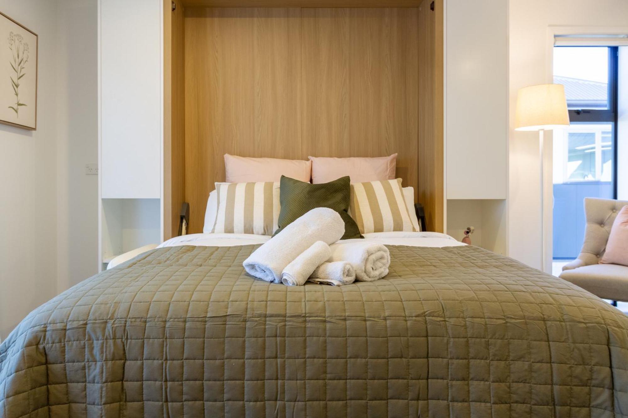 Luxury With Balcony - Close To Supermarket Apartment