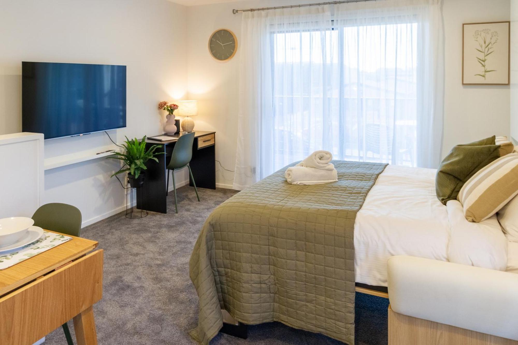 Luxury With Balcony - Close To Supermarket Apartment