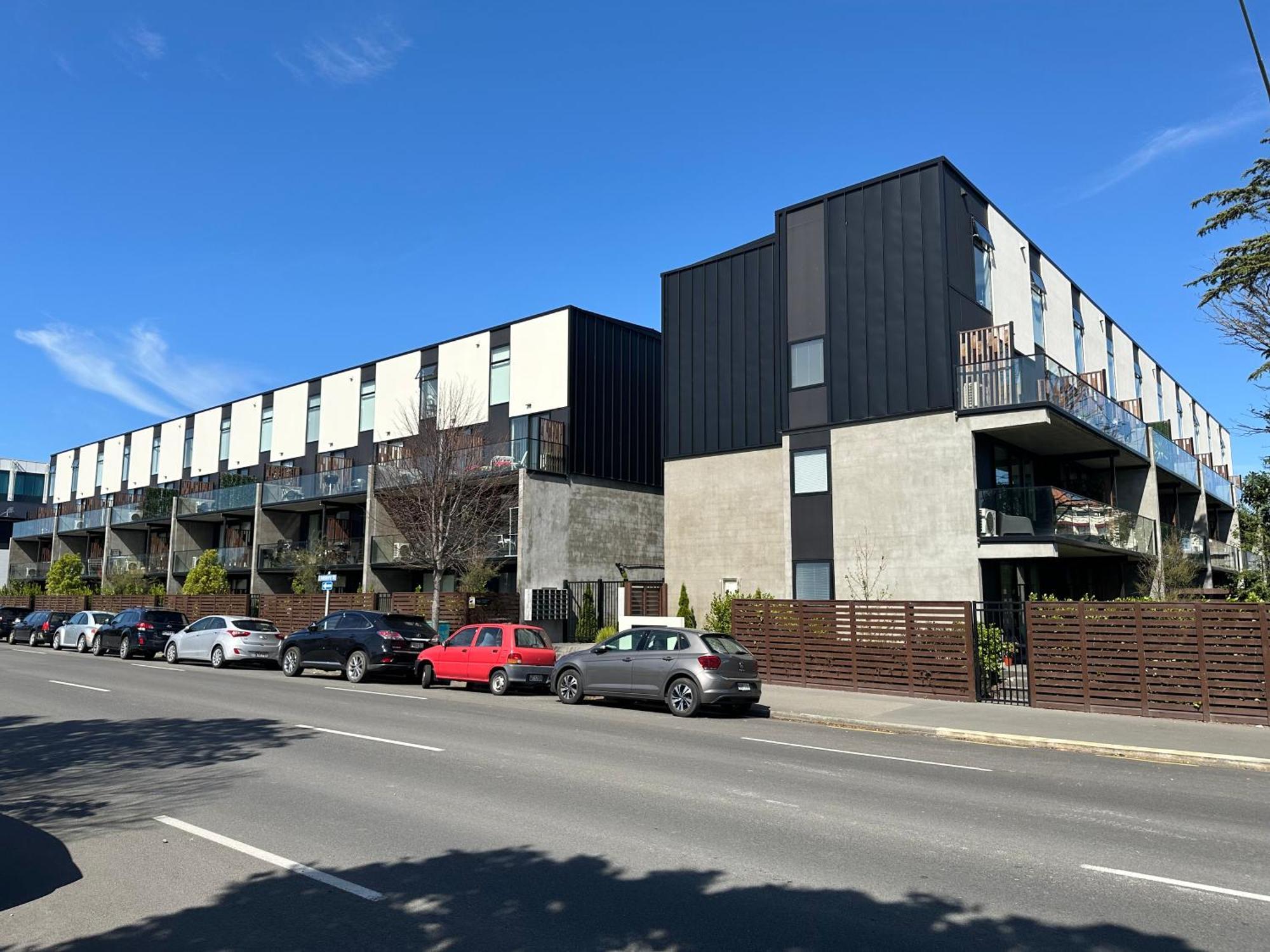 1 Bedroom Base With Free Car Park * Christchurch