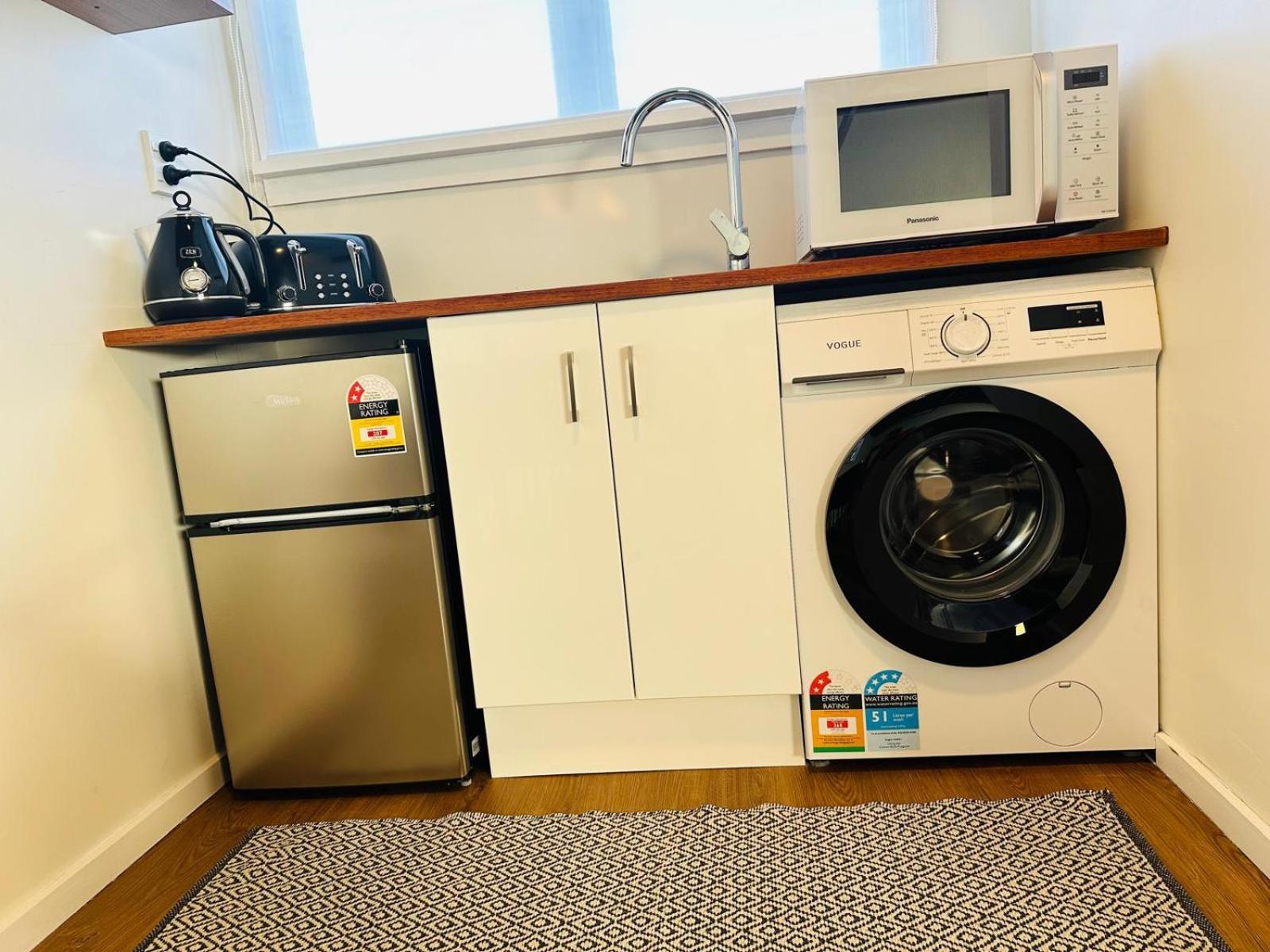 Cozy Fully Equipped Unit 12 Noon Check In Guest house