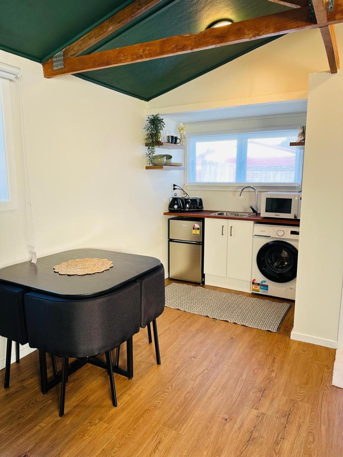 Guest house Cozy Fully Equipped Unit 12 Noon Check In *