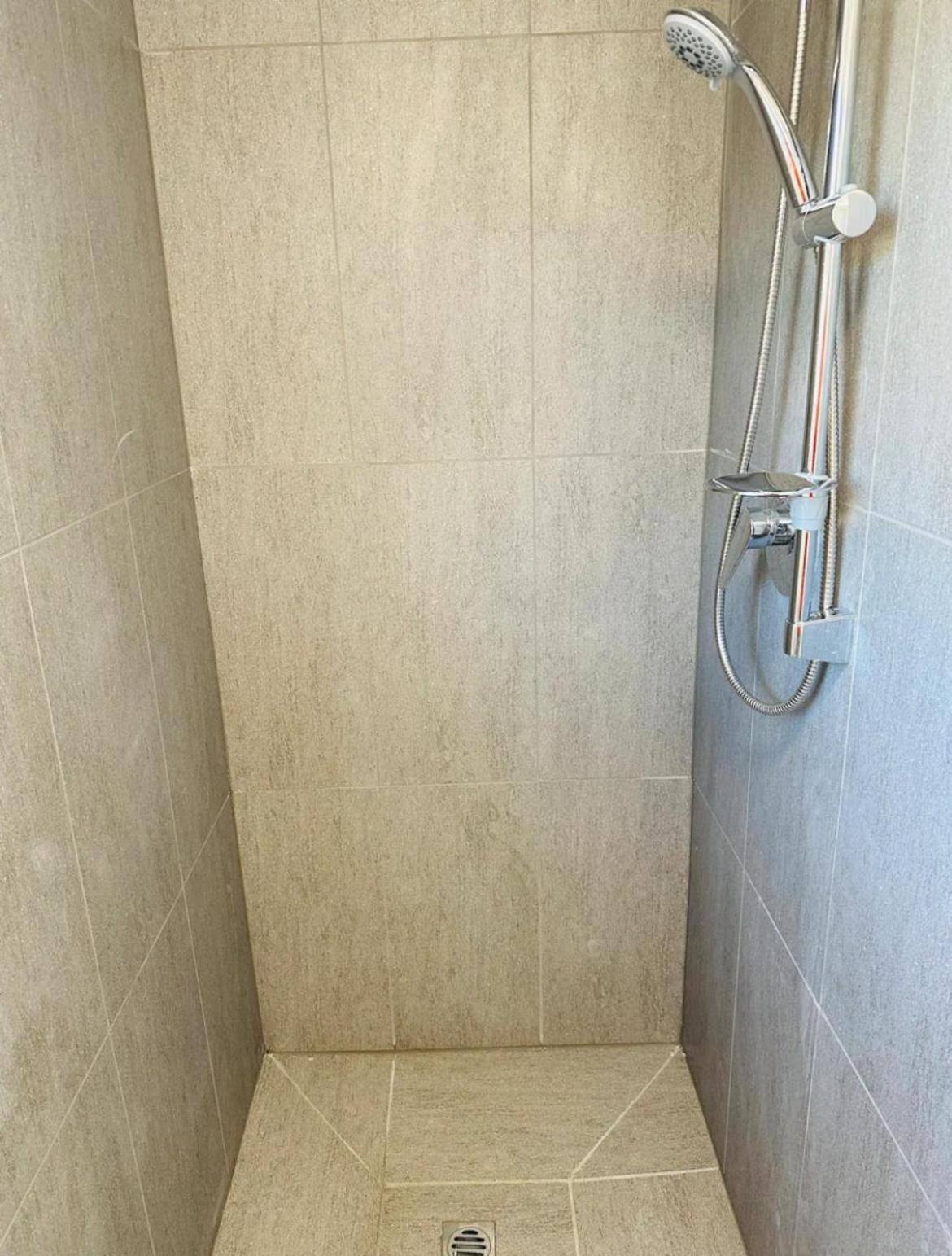 Cozy Fully Equipped Unit 12 Noon Check In Guest house