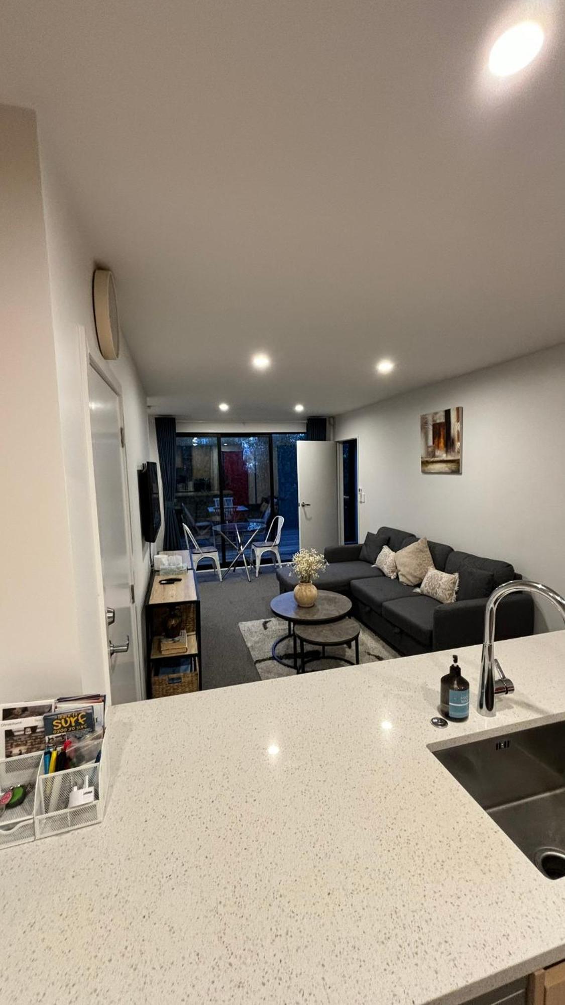 Close To And - Modern With Garage * Christchurch