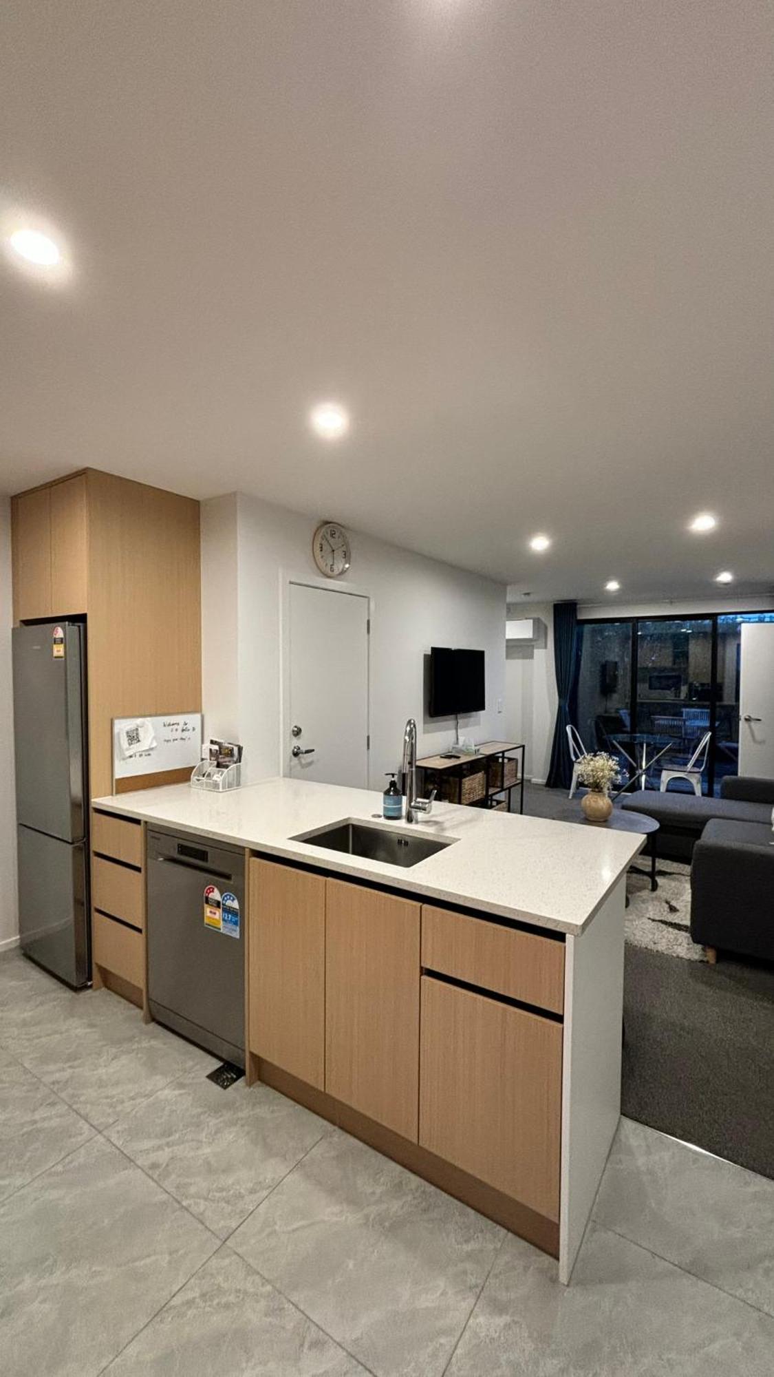 Apartment Close To And - Modern With Garage *