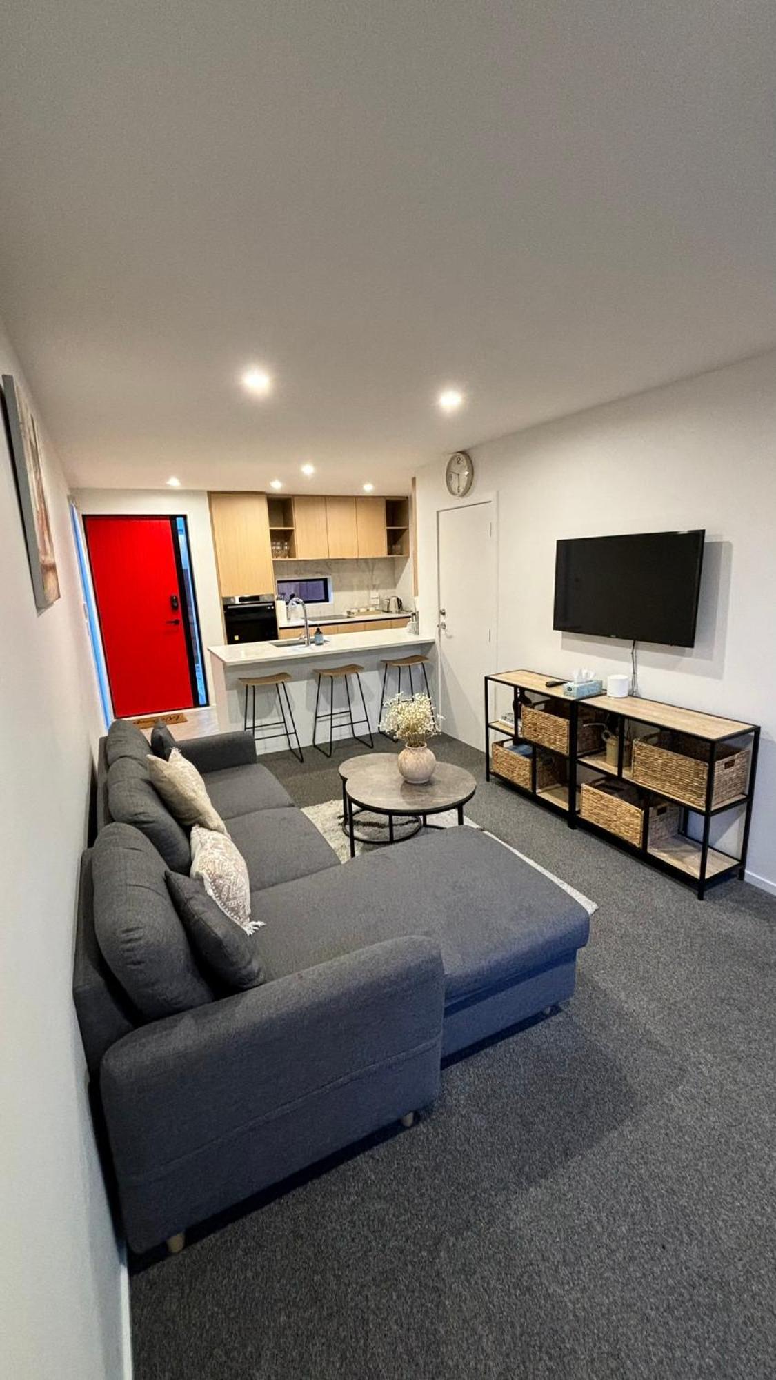 Close To And - Modern With Garage