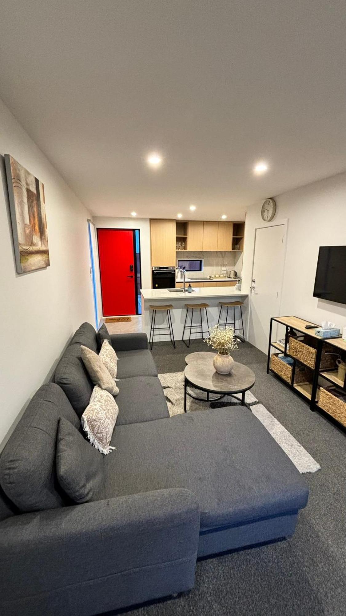 Close To And - Modern With Garage *