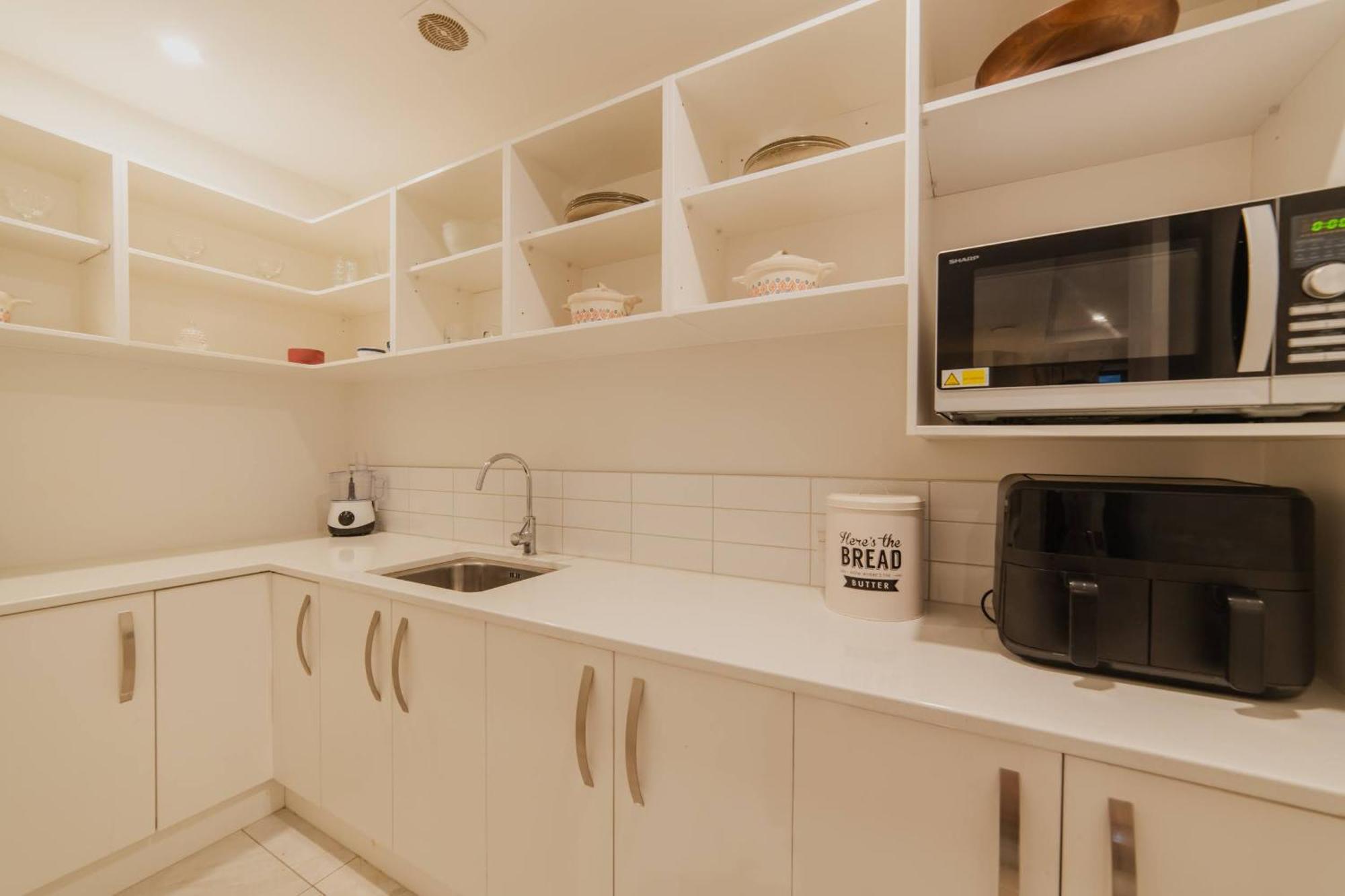 Holiday home Sunlit Sanctuary With Private Patio In Wigram