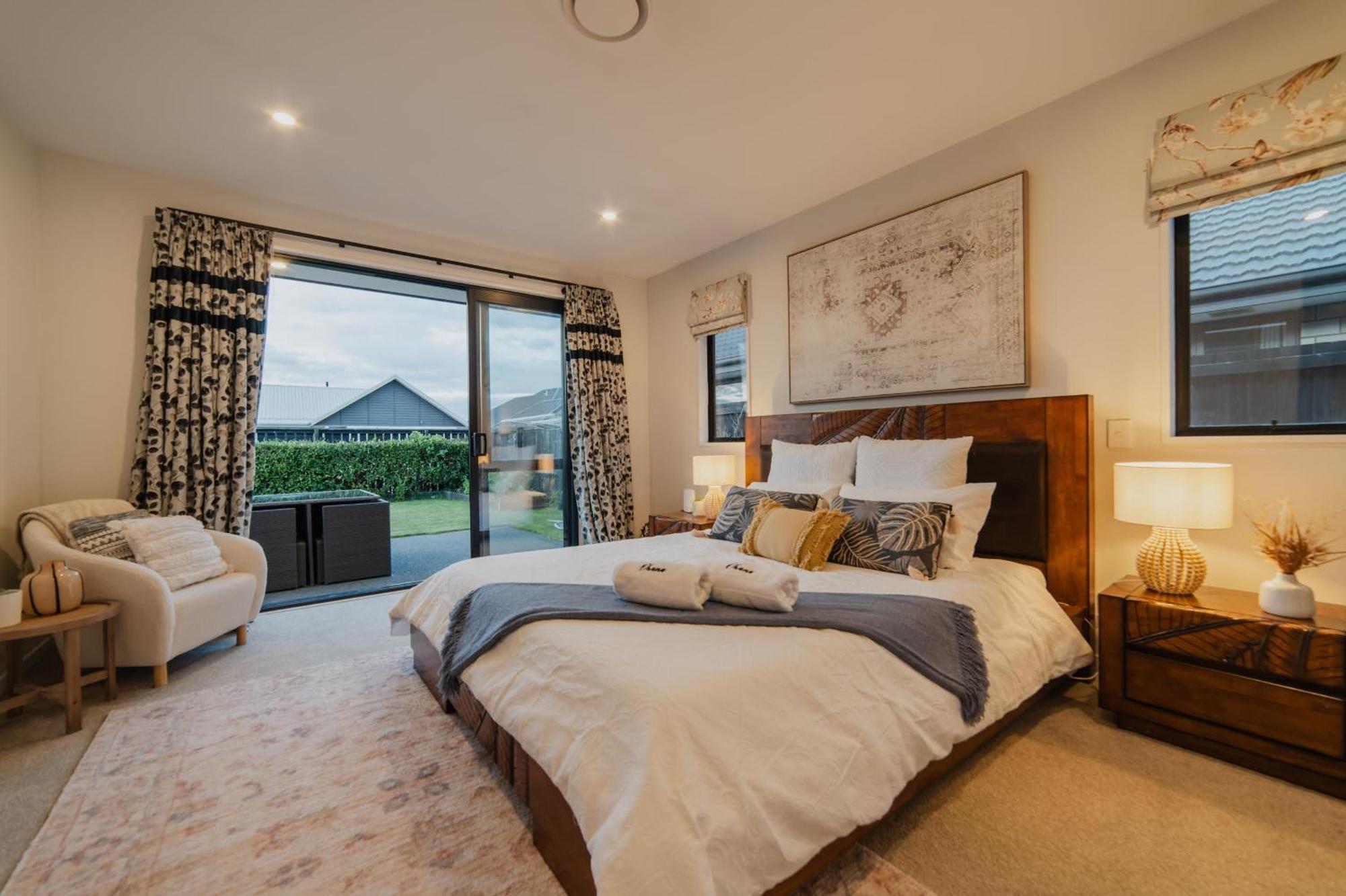 Sunlit Sanctuary With Private Patio In Wigram