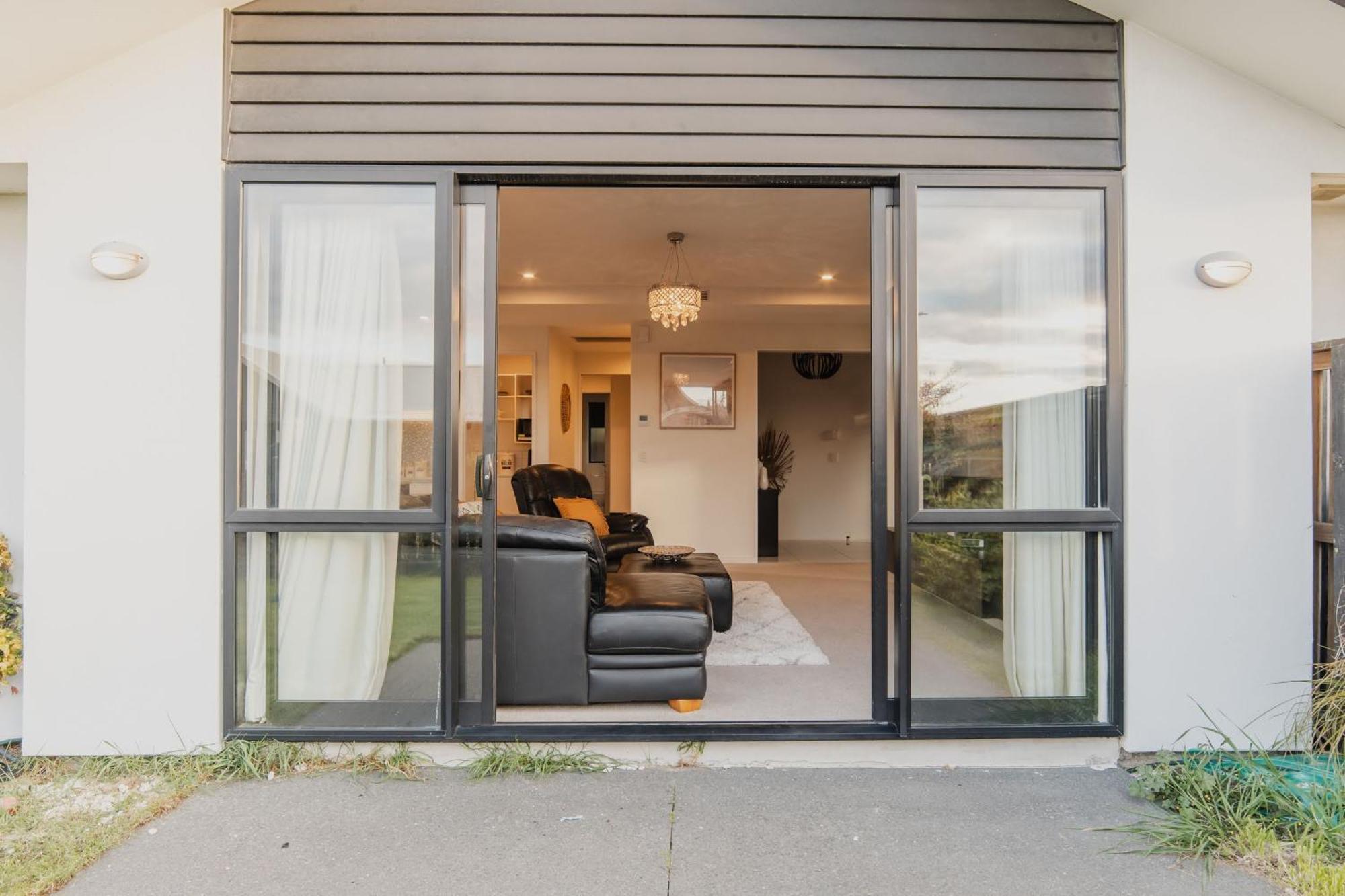 Holiday home Sunlit Sanctuary With Private Patio In Wigram *