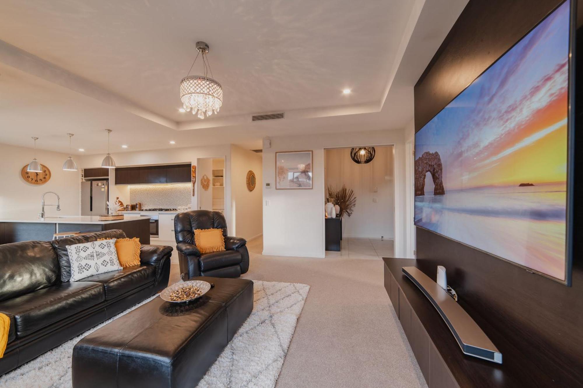 Sunlit Sanctuary With Private Patio In Wigram *