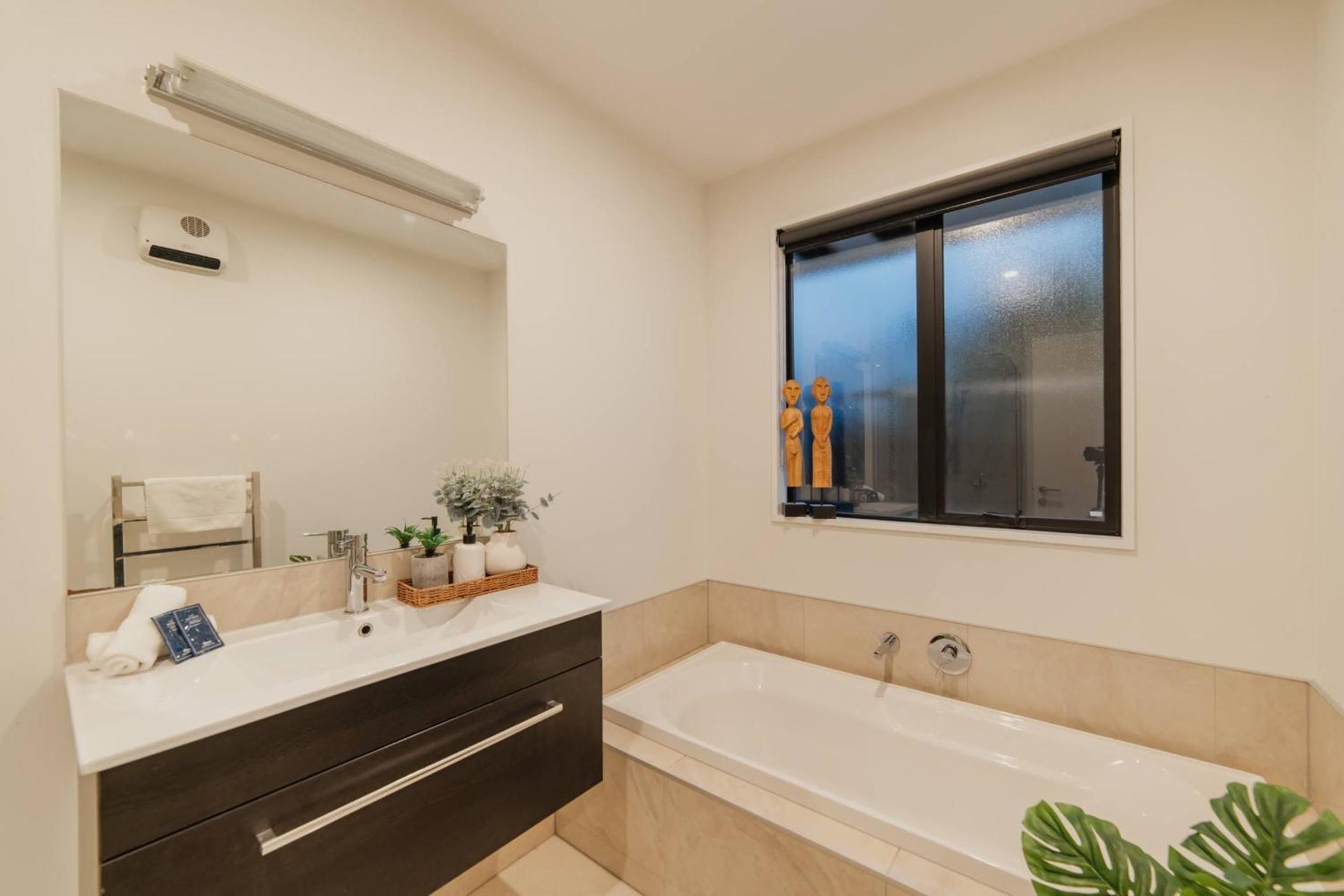 Sunlit Sanctuary With Private Patio In Wigram * Christchurch