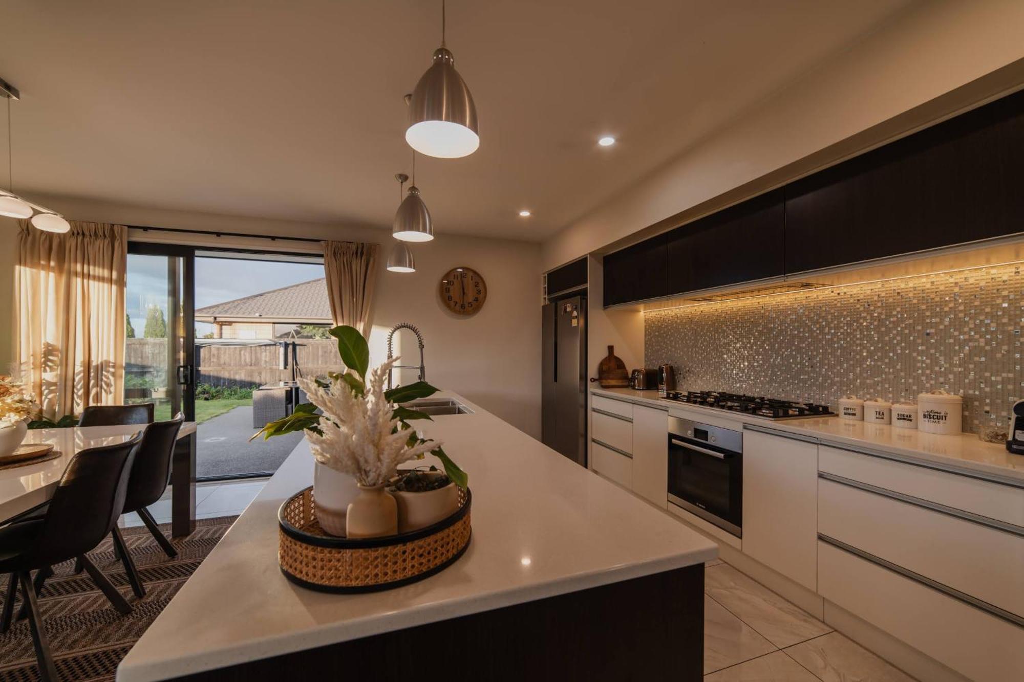 Sunlit Sanctuary With Private Patio In Wigram Christchurch