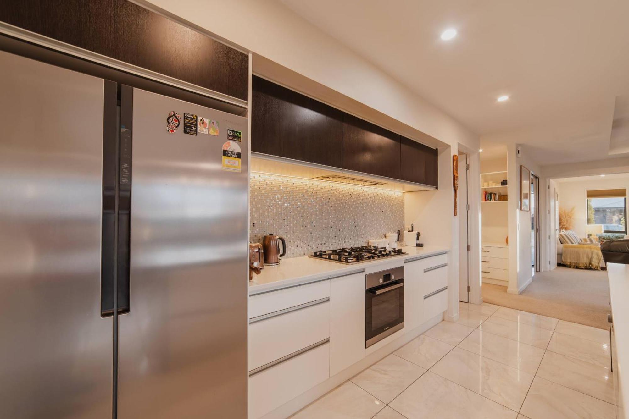 Sunlit Sanctuary With Private Patio In Wigram
