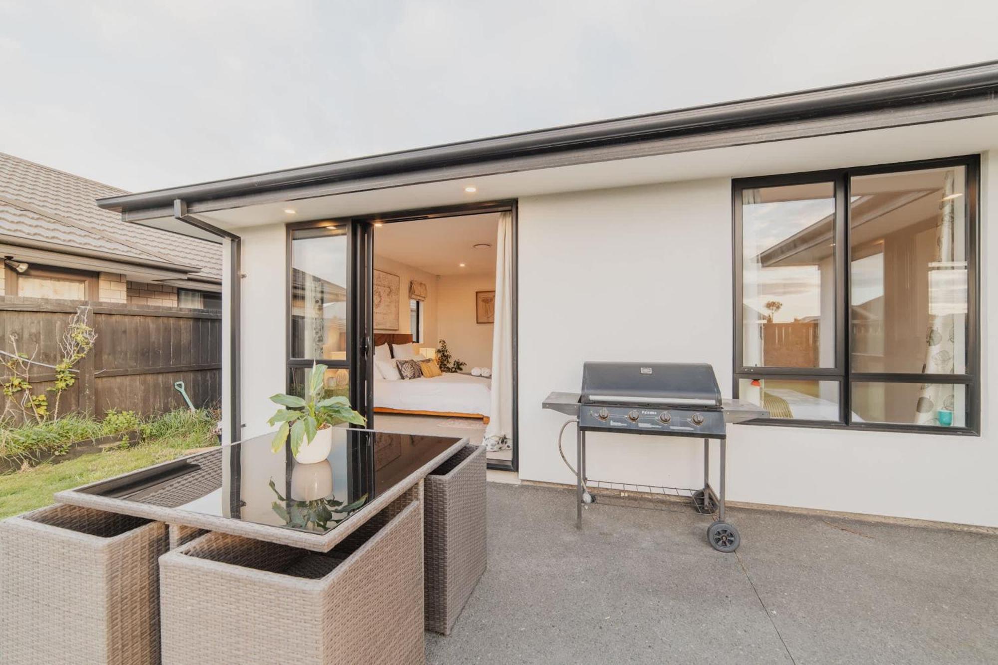 Sunlit Sanctuary With Private Patio In Wigram Holiday home Christchurch