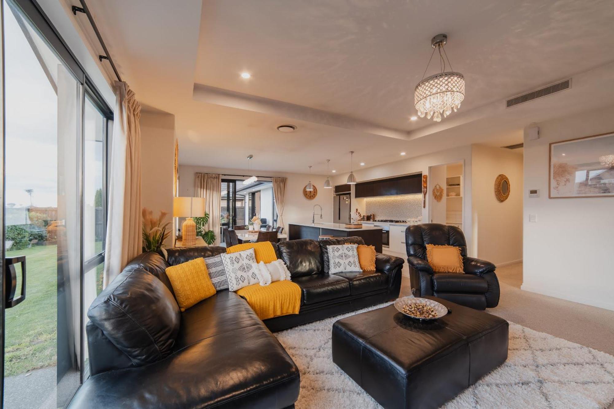 Holiday home Sunlit Sanctuary With Private Patio In Wigram