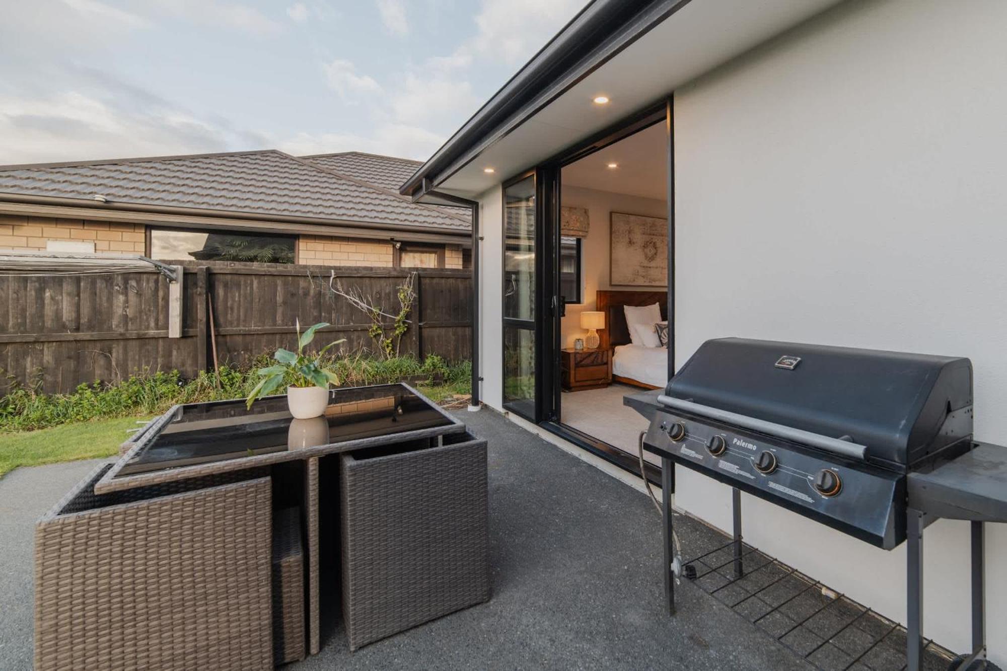 Sunlit Sanctuary With Private Patio In Wigram Holiday home Christchurch