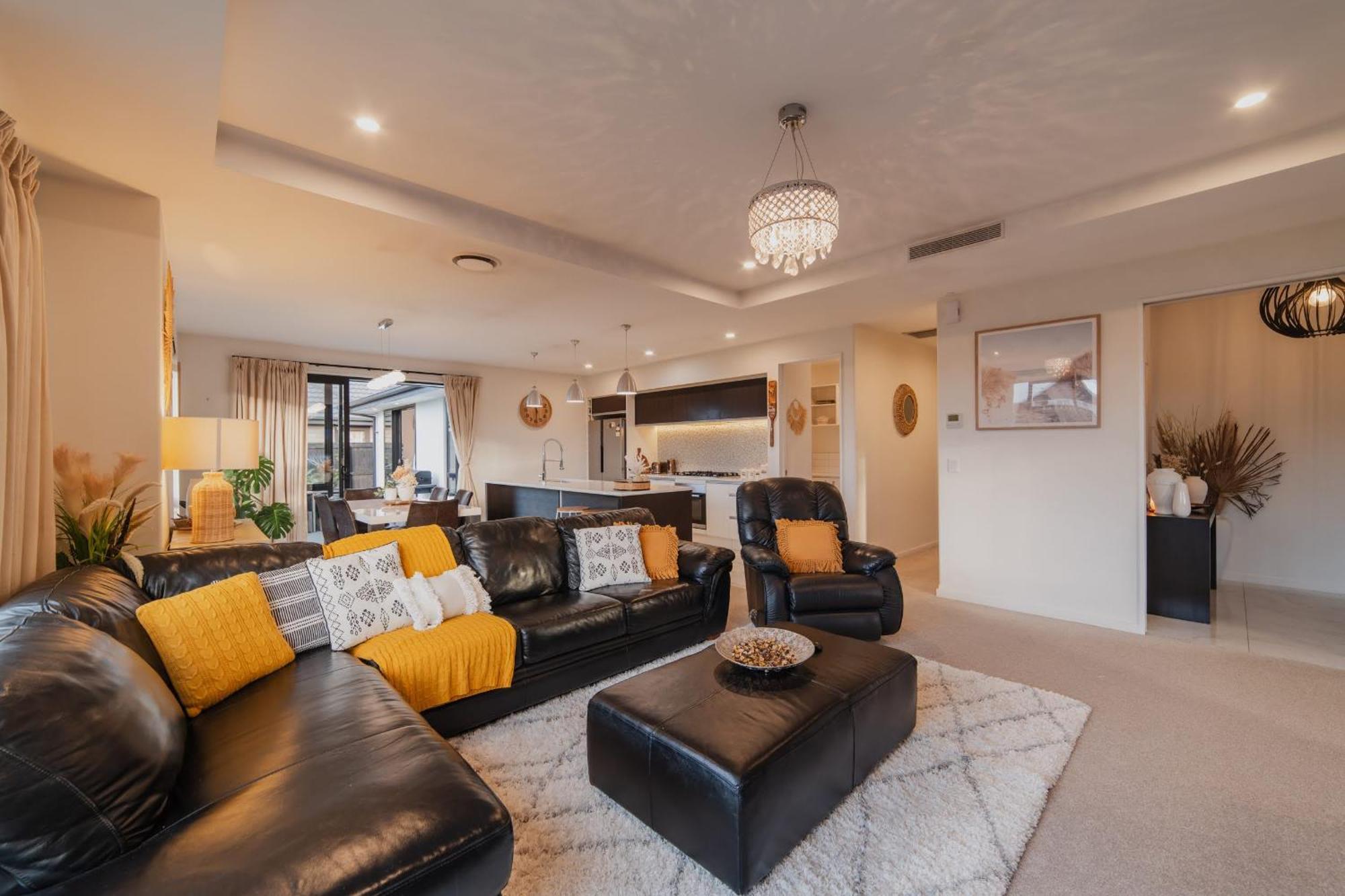 Holiday home Sunlit Sanctuary With Private Patio In Wigram