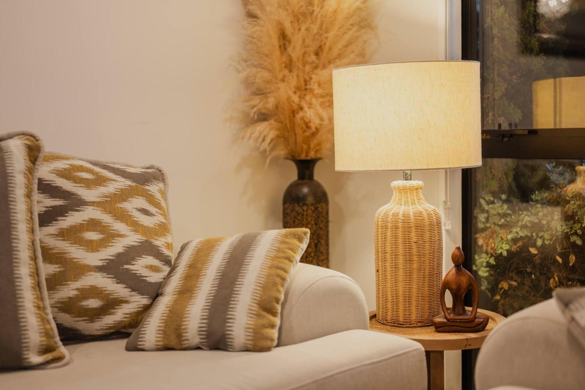 Sunlit Sanctuary With Private Patio In Wigram *