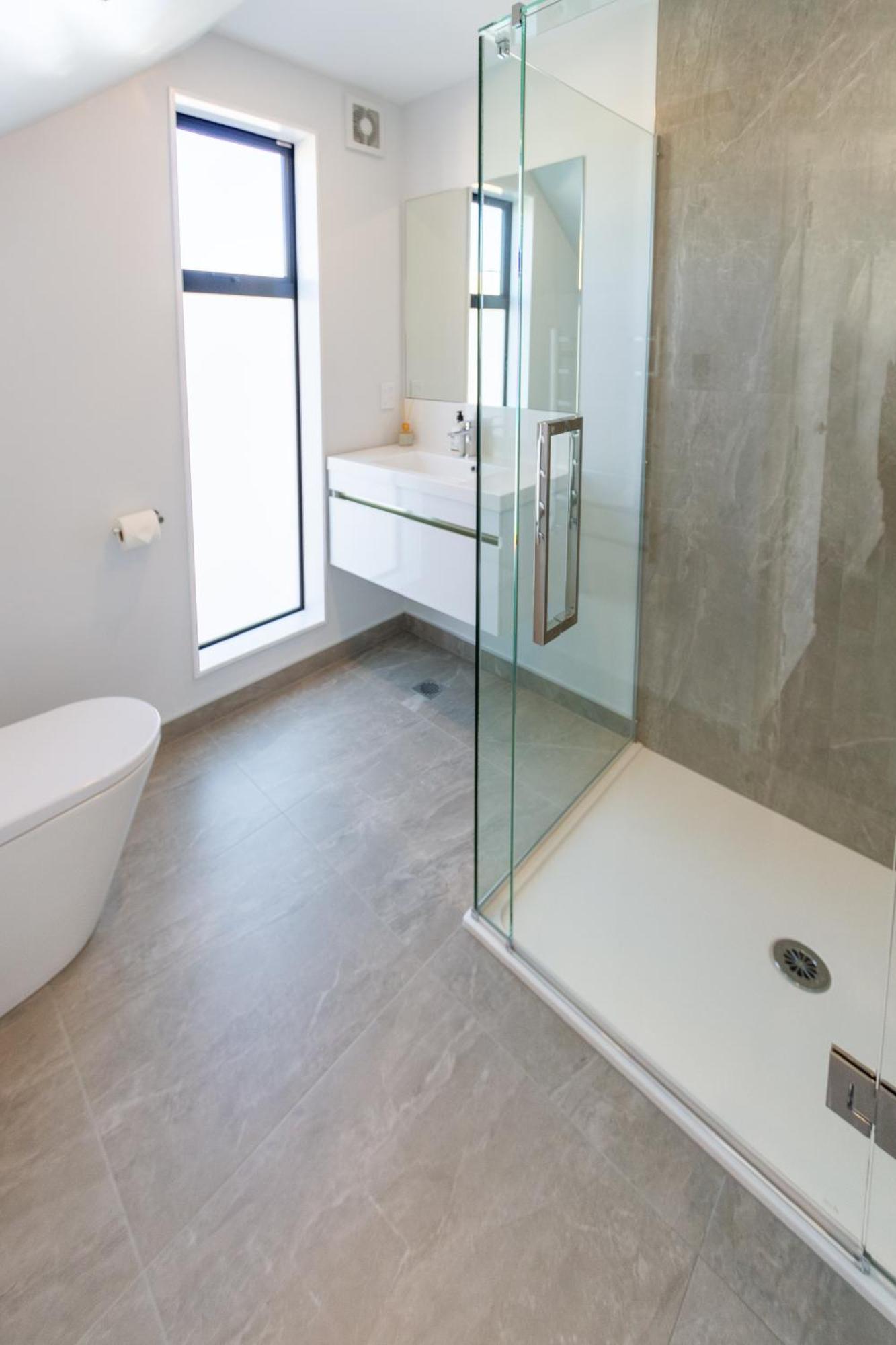 Stylish 2 Bed 2 Bath Close To Shops And Parks * Christchurch