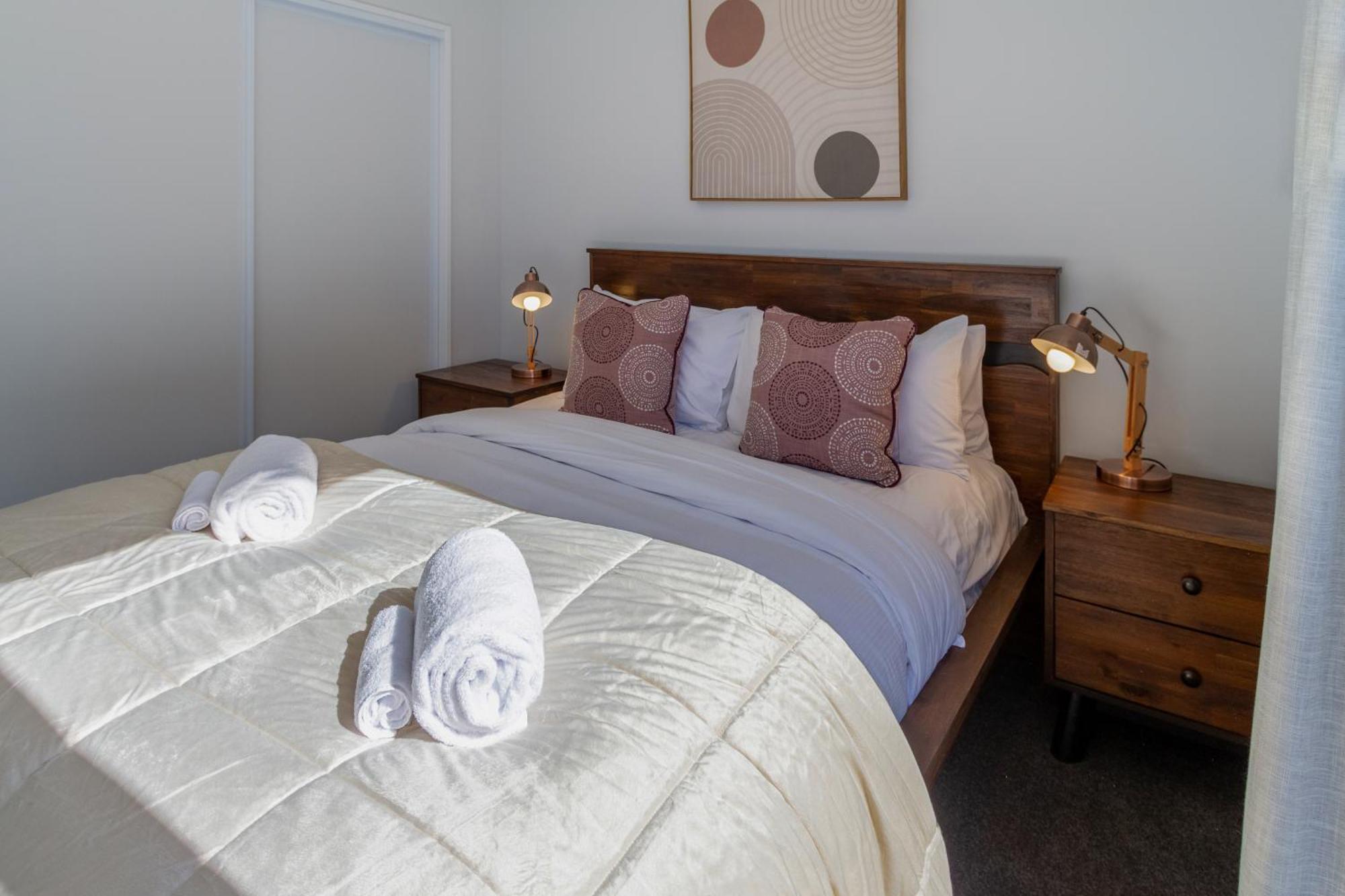 Apartment Stylish 2 Bed 2 Bath Close To Shops And Parks *