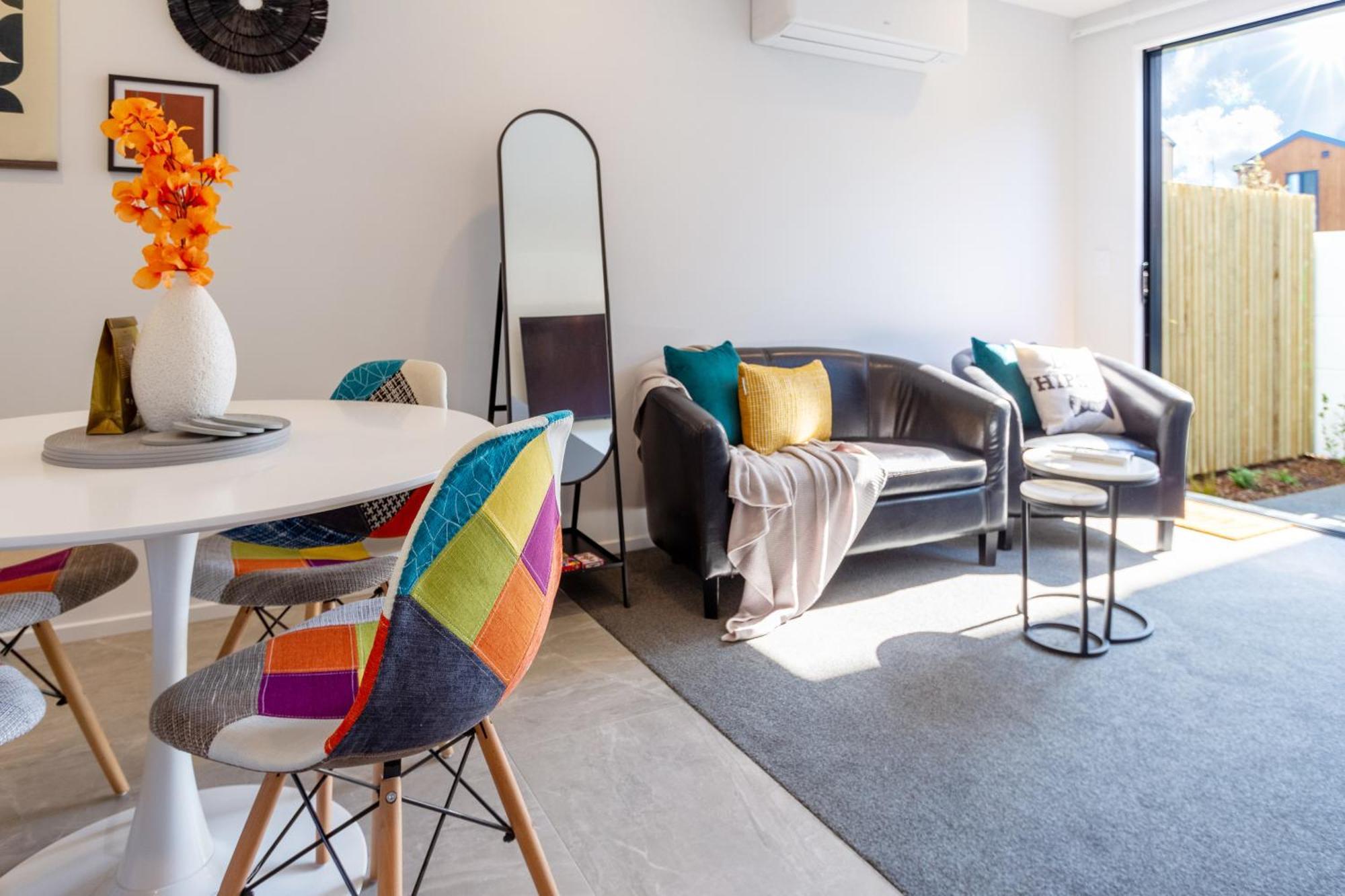 Stylish 2 Bed 2 Bath Close To Shops And Parks Christchurch