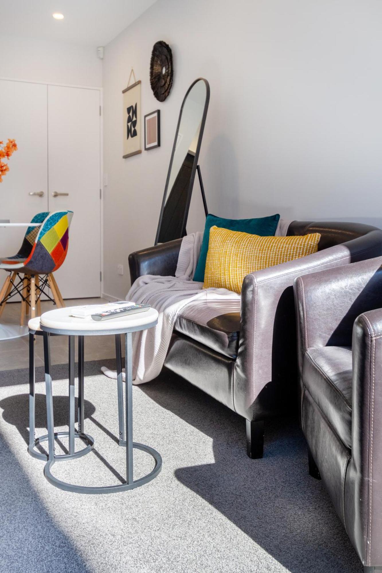 Apartment Stylish 2 Bed 2 Bath Close To Shops And Parks *