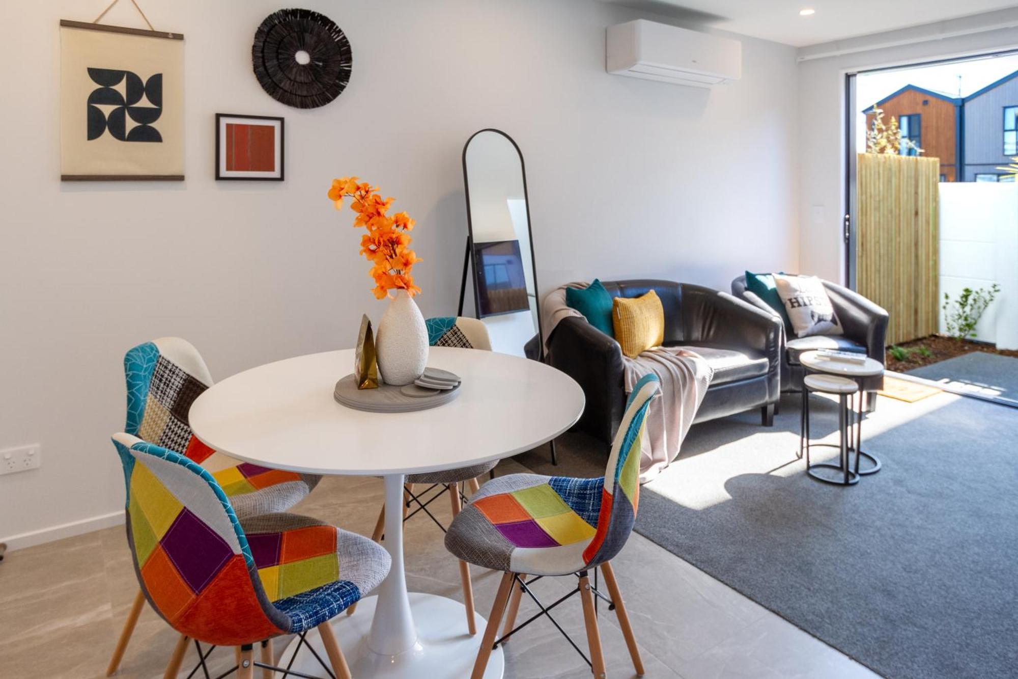 Stylish 2 Bed 2 Bath Close To Shops And Parks Apartment Christchurch