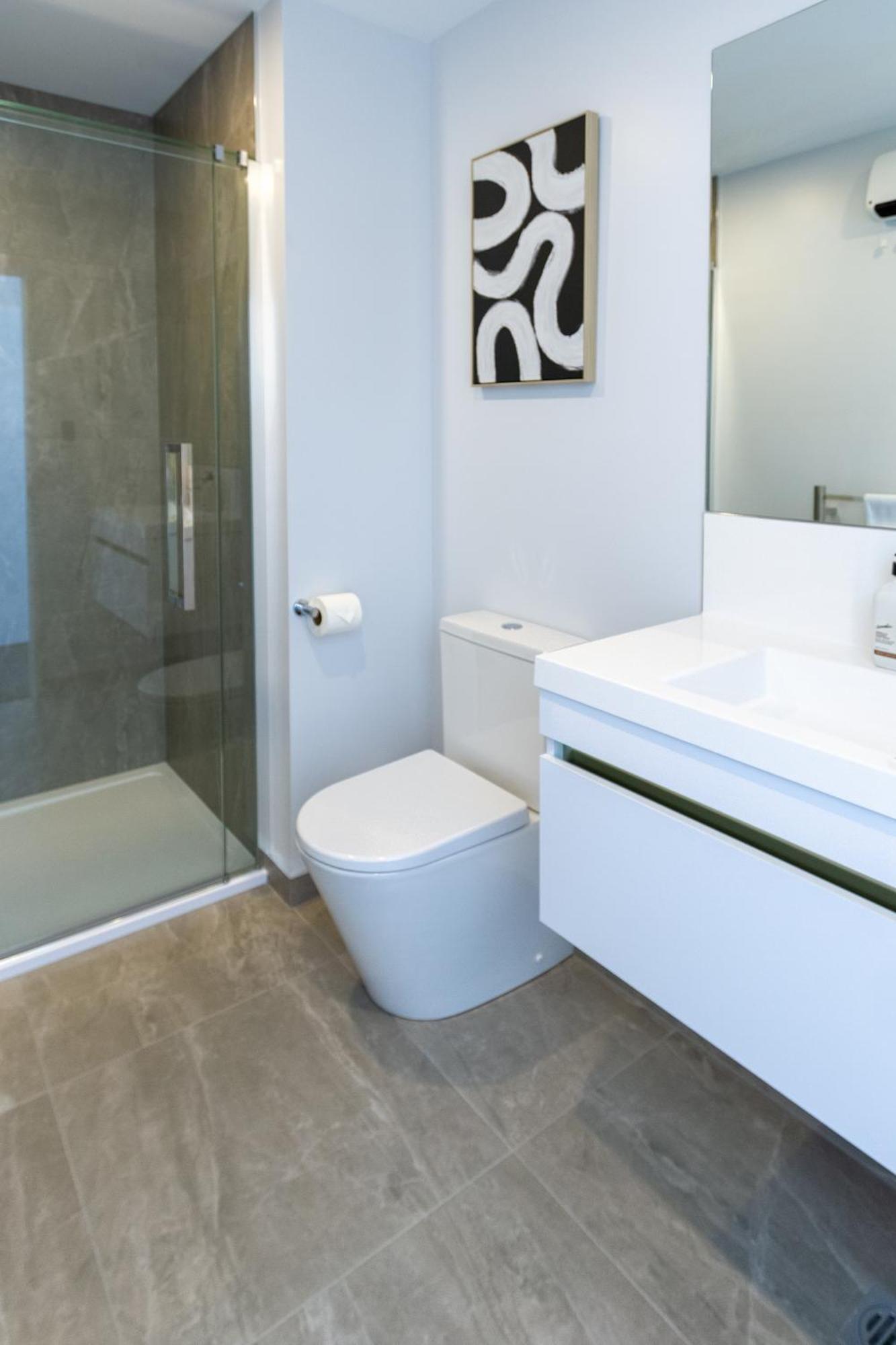 Stylish 2 Bed 2 Bath Close To Shops And Parks Apartment