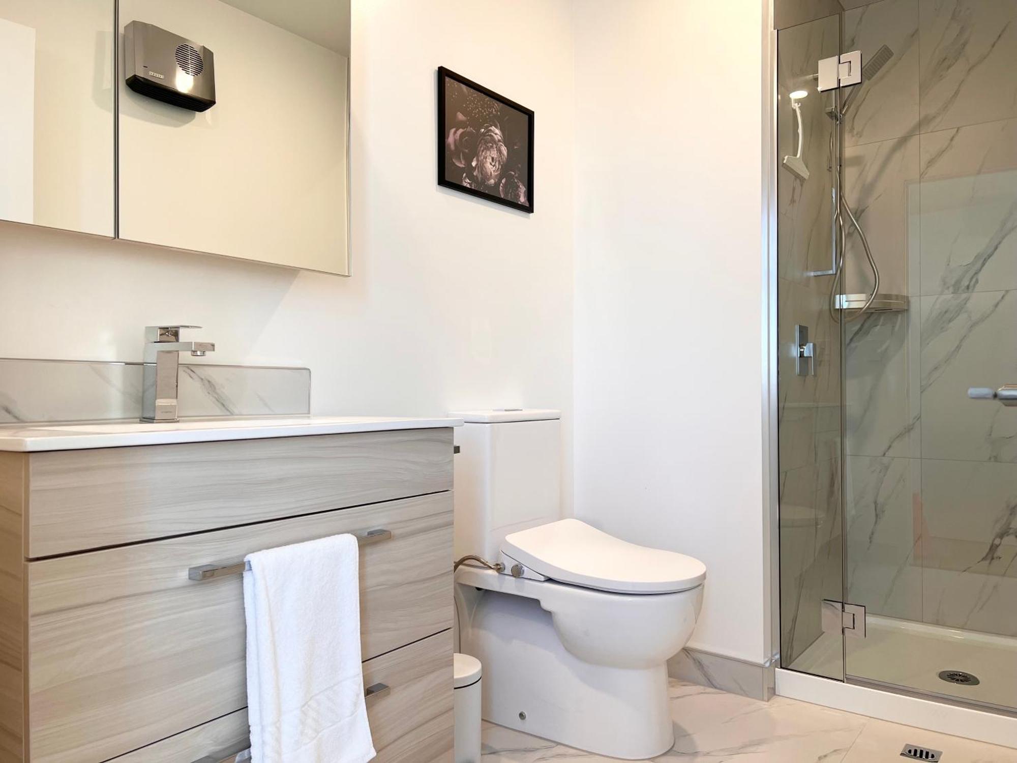 Incredible Luxury 3 Floors Townhouse High Ceiling Apartment