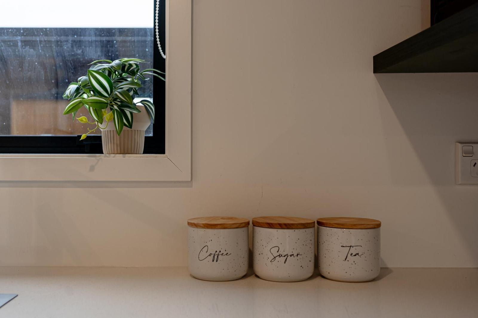Modern 2 Bedroom Townhouse In Cbd With Parking! Sleeps 5 * Christchurch