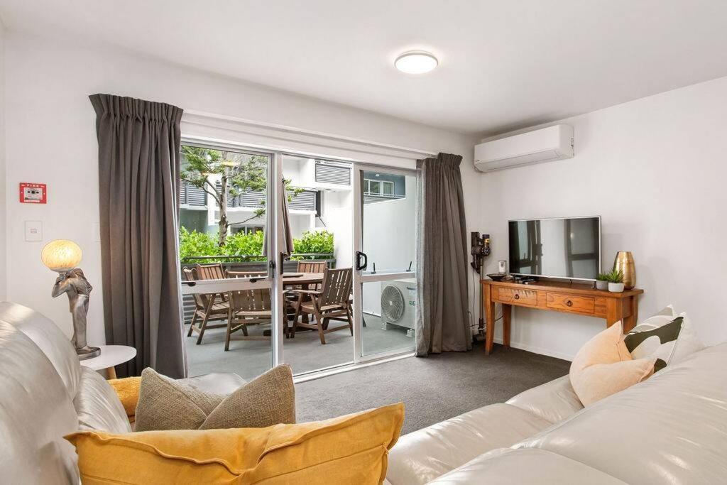 Warm And Inviting - Free Carpark Apartment *