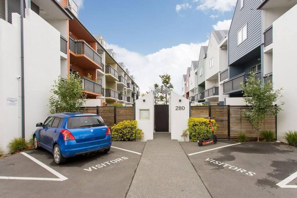 Warm And Inviting - Free Carpark *